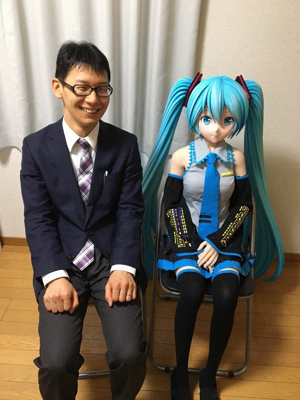 Ecco la vita di un uomo giapponese sposato con Hatsune Miku!